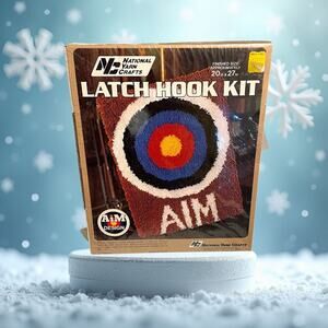 National Yarn Crafts Latch Hook Kit AIM BULLSEYE Vintage 70s Rug 20" x27" New
